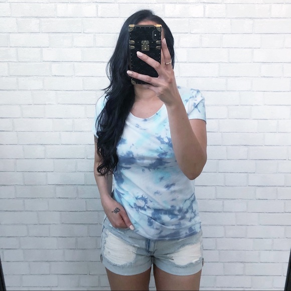 NWOT- TIE DYE Blue and White Short Sleeve Shirt - Picture 3 of 7